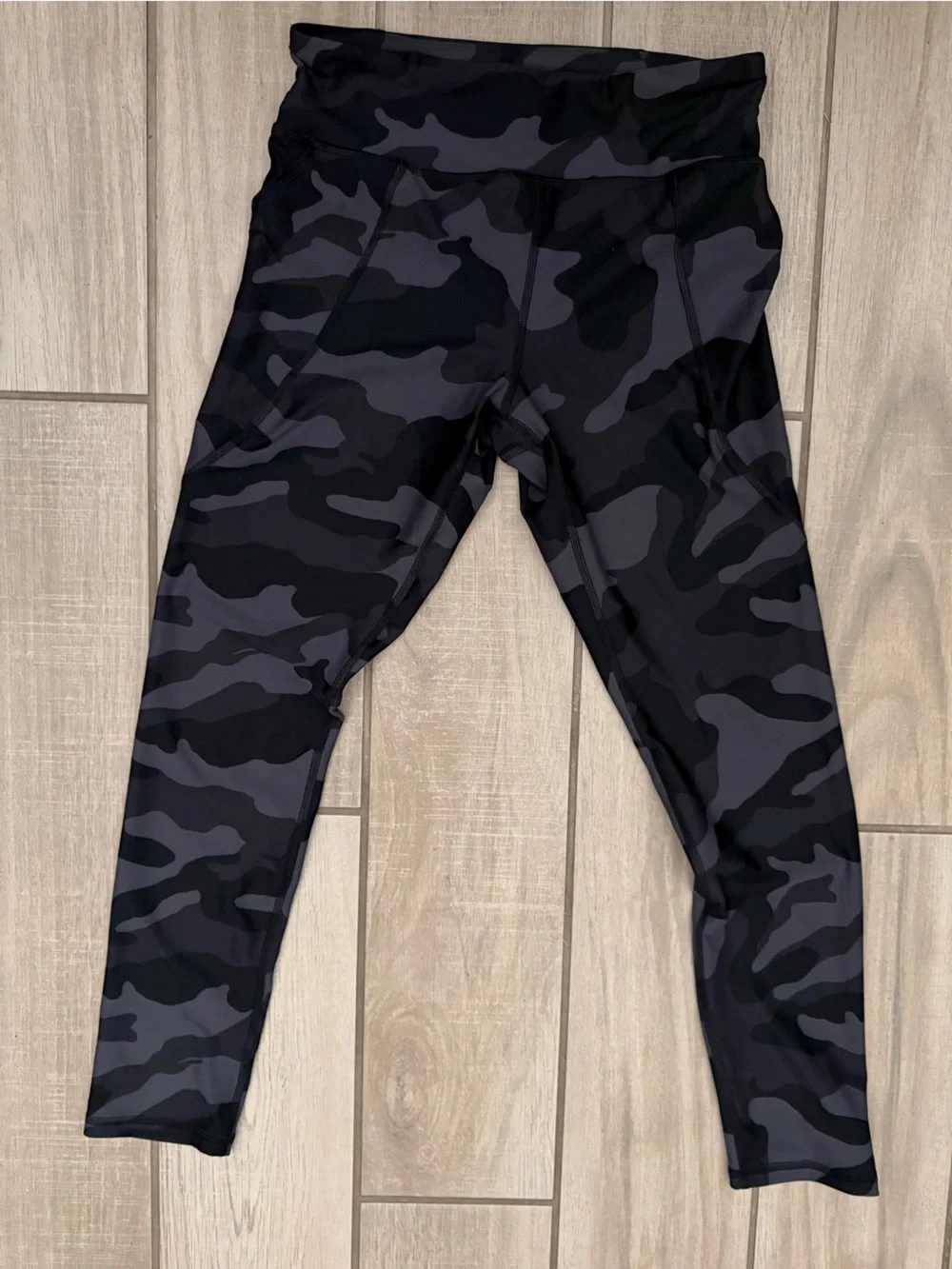 Girls Old Navy Black & Dark Gray Camo High-Rise Leggings size Large 10/12 plus